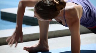 Tara Stiles feet photo thumbnail