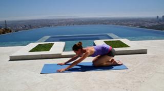 Tara Stiles feet photo thumbnail