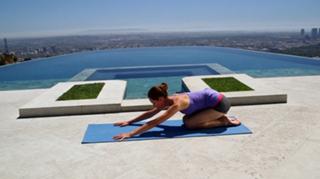 Tara Stiles feet photo thumbnail