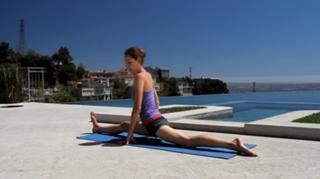 Tara Stiles feet photo thumbnail