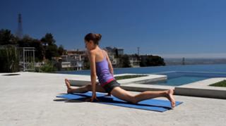 Tara Stiles feet photo thumbnail