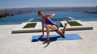 Tara Stiles feet photo thumbnail
