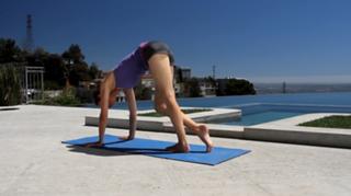 Tara Stiles feet photo thumbnail
