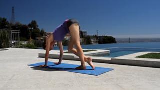 Tara Stiles feet photo thumbnail