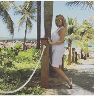 Tara Strong feet photo thumbnail