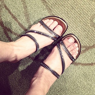 Tara Strong feet photo thumbnail