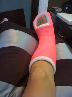 Tara Strong feet photo thumbnail