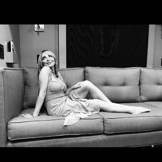 Tara Strong feet photo thumbnail