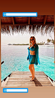 Tara Strong feet photo thumbnail