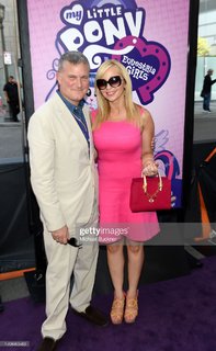 Tara Strong feet photo thumbnail