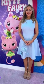 Tara Strong feet photo thumbnail