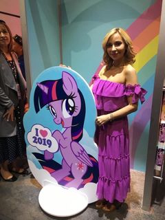 Tara Strong feet photo 5