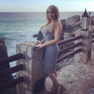 Tara Strong feet photo 16