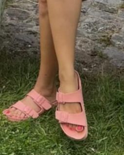 Tara Summers feet photo 3