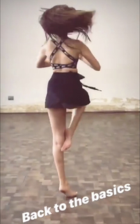 Tara Sutaria feet photo thumbnail