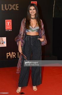 Tara Sutaria feet photo thumbnail