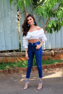 Tara Sutaria feet photo thumbnail