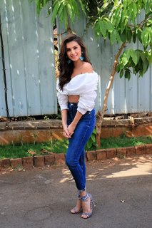 Tara Sutaria feet photo thumbnail