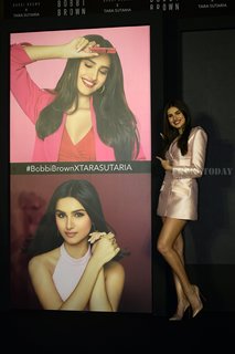 Tara Sutaria feet photo thumbnail