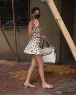 Tara Sutaria feet photo thumbnail