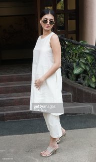 Tara Sutaria feet photo thumbnail