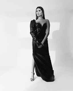 Tara Sutaria feet photo thumbnail