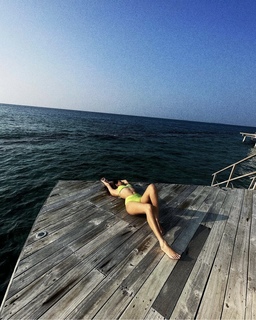 Tara Sutaria feet photo thumbnail
