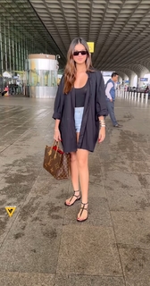 Tara Sutaria feet photo thumbnail