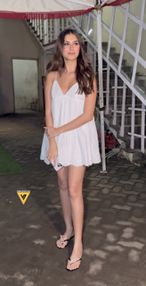 Tara Sutaria feet photo thumbnail