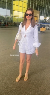 Tara Sutaria feet photo thumbnail