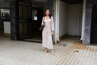 Tara Sutaria feet photo thumbnail