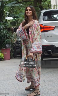 Tara Sutaria feet photo thumbnail