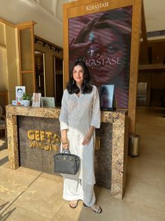 Tara Sutaria feet photo 1