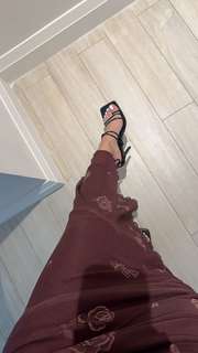 Tara Yummy feet photo thumbnail