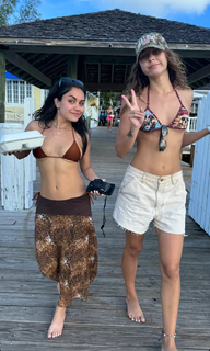 Tara Yummy feet photo thumbnail