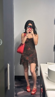 Tara Yummy feet photo thumbnail