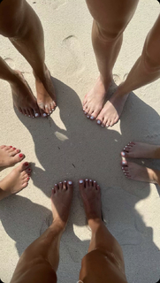 Tara Yummy feet photo thumbnail