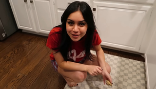 Tara Yummy feet photo thumbnail