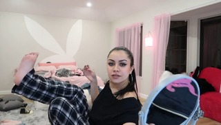 Tara Yummy feet photo thumbnail
