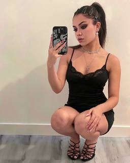 Tara Yummy feet photo thumbnail