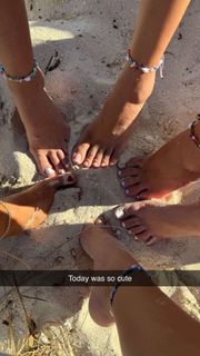 Tara Yummy feet photo thumbnail