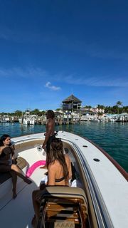 Tara Yummy feet photo thumbnail