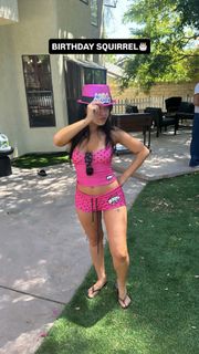 Tara Yummy feet photo thumbnail