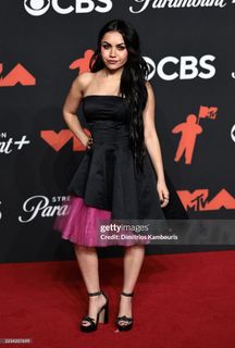 Tara Yummy feet photo thumbnail