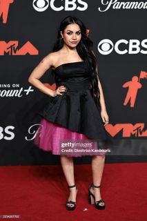 Tara Yummy feet photo thumbnail