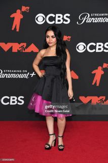 Tara Yummy feet photo thumbnail