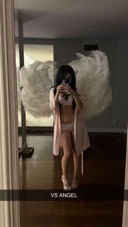 Tara Yummy feet photo thumbnail