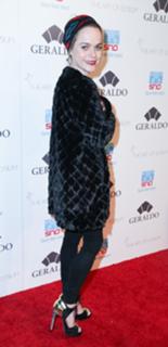 Taryn Manning feet photo thumbnail