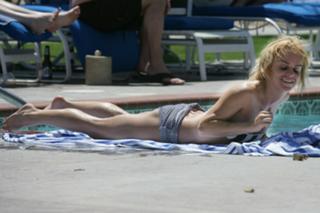 Taryn Manning feet photo thumbnail