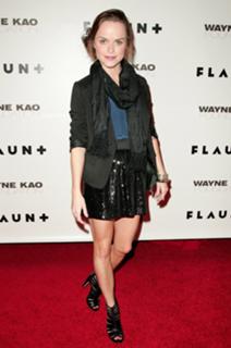 Taryn Manning feet photo thumbnail